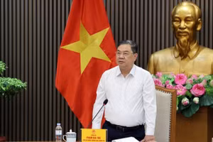 Phó Thủ tướng Thường trực Phạm Gia Túc làm việc với UBND TPHCM và các bộ, ngành liên quan về giải quyết khó khăn, vướng mắc của Dự án giải quyết ngập do triều khu vực TPHCM (giai đoạn 1). (Ảnh: VGP/Phương Nguyên)