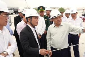 Bí thư Tỉnh ủy Quảng Trị Nguyễn Văn Phương đánh giá cao quyết tâm của chủ đầu tư trong việc sớm đưa Dự án khu bến cảng Mỹ Thủy vào khai thác.