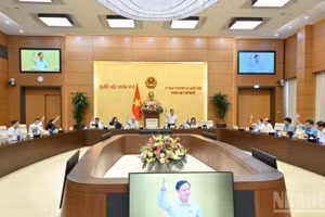Ủy ban Thường vụ Quốc hội biểu quyết thông qua Nghị quyết của Ủy ban Thường vụ Quốc hội về việc thành lập 10 phường thuộc tỉnh Đồng Nai. (Ảnh: THỦY NGUYÊN)