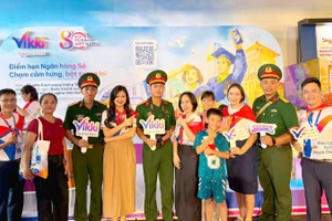 Ngân hàng số Vikki dành tặng nhiều phần quà hấp dẫn cho khách hàng.