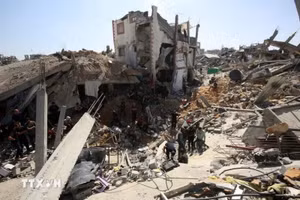 Cảnh đổ nát sau cuộc không kích của Israel xuống khu vực Jabalia, phía Bắc Dải Gaza. (Ảnh: THX/TTXVN)