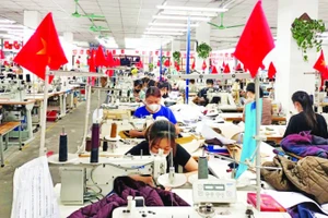 Sản xuất hàng dệt may xuất khẩu tại Tổng công ty May 10.