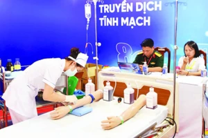 Phần thi thực hành truyền dịch tĩnh mạch.