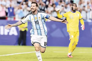 Siêu sao Lionel Messi lập “hat-trick” giúp Argentina thắng Algeria 3-0. (Ảnh: AFA)
