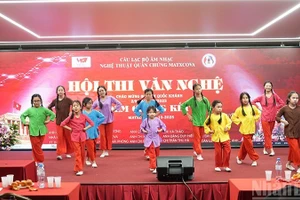 Các em nhỏ biểu diễn tại chung kết Hội thi văn nghệ quần chúng Moskva năm 2025.