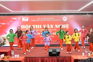 Các em nhỏ biểu diễn tại chung kết Hội thi văn nghệ quần chúng Moskva năm 2025.