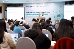 Hội thảo “Hoàn thiện chính sách và khuôn khổ pháp lý cho phát triển công nghệ số ở Việt Nam”.