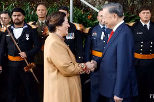 Toàn quyền New Zealand Cindy Kiro đón Tổng Bí thư, Chủ tịch nước Tô Lâm. (Ảnh: Thống Nhất – TTXVN)