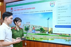Cán bộ giảng viên, học viên Học viện Cảnh sát nhân dân phát triển AI trong công tác tư vấn, tuyển sinh. (Ảnh: THẾ ĐẠI)