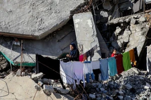 Người dân tại trại tị nạn ở Gaza. (Ảnh: THX/TTXVN)