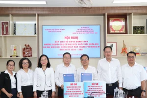 Thành phố Hồ Chí Minh bàn giao hồ sơ ứng cử đại biểu Quốc hội và Hội đồng nhân dân thành phố