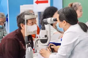Thành phố tăng cường chăm sóc sức khỏe cho người dân trên địa bàn. 