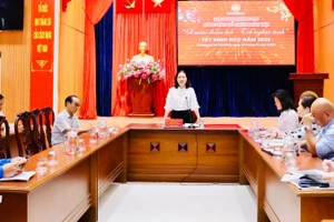 Phó Chủ tịch Thường trực Ủy ban Mặt trận Tổ quốc Việt Nam thành phố Trương Thị Bích Hạnh thông tin về chương trình chăm lo Tết trên địa bàn thành phố và chương trình Ngày hội "Xuân đoàn kết-Tết nghĩa tình".