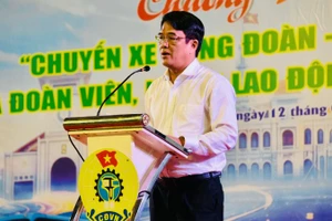 Đồng chí Bùi Thanh Nhân, Ủy viên Đoàn Chủ tịch Tổng Liên đoàn Lao động Việt Nam, Phó Chủ tịch Mặt trận Tổ quốc Việt Nam Thành phố Hồ Chí Minh, Chủ tịch Liên đoàn Lao động thành phố phát biểu tại buổi lễ.