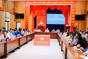 Các đại biểu dự trực tiếp tại điểm cầu chính.