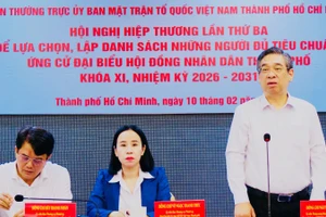 Đồng chí Nguyễn Phước Lộc, Ủy viên Trung ương Đảng, Phó Bí Thư Thành ủy, Chủ tịch Ủy ban Mặt trận Tổ quốc Việt Nam thành phố phát biểu tại hội nghị.
