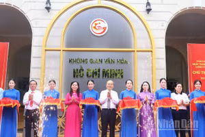 Khánh thành Không gian văn hóa Hồ Chí Minh tại Trụ sở Đảng ủy Ủy ban nhân dân Thành phố.
