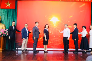 Nghi thức phát động thi đua. 