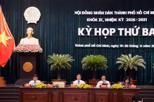 Các đồng chí chủ trì kỳ họp.