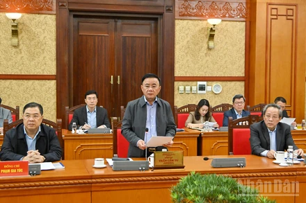 Thường trực Ban Bí thư Trần Cẩm Tú chủ trì cuộc họp.