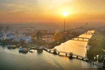 Chiều vàng trên Bến Ninh Kiều.