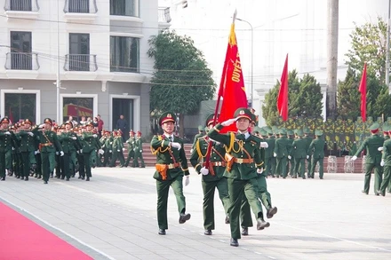 Các lực lượng tham gia duyệt đội ngũ tại lễ ra quân huấn luyện năm 2026 của lực lượng vũ trang tỉnh Điện Biên.