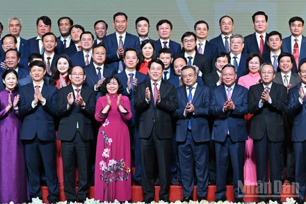 Chủ tịch nước Lương Cường và các đại biểu buổi lễ.