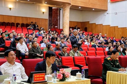 Cử tri tổ 5 Mường Thanh (cũ) thuộc phường Điện Biên Phủ, tỉnh Điện Biên bày tỏ niềm tin tưởng các ứng viên được giới thiệu ứng cử đại biểu Quốc hội tại địa bàn. 