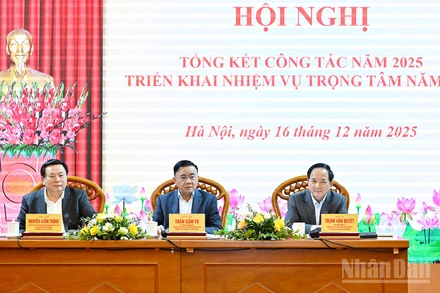 Thường trực Ban Bí thư Trần Cẩm Tú và các đồng chí lãnh đạo chủ trì Hội nghị tổng kết công tác năm 2025, triển khai nhiệm vụ năm 2026 Ban Chỉ đạo 35 Trung ương.