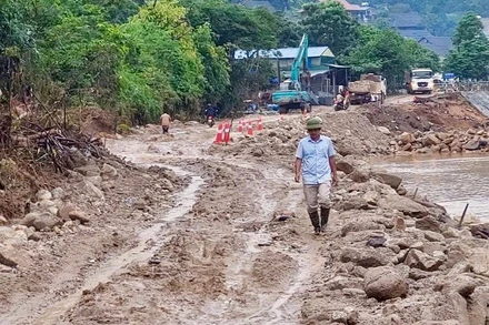 Trên đoạn đường Pá Vạt-Mường Luân đã được khắc phục thiệt hại giao thông nhưng vì sự an toàn của nhân dân, Sở Xây dựng Điện Biên khuyến cáo chỉ ô-tô tải trọng dưới 5 tấn và người đi bộ, xe máy lưu thông.