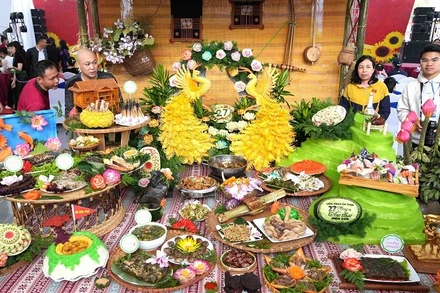 Các món ăn truyền thống của đồng bào các dân tộc thiểu số Điện Biên được các nghệ nhân, đầu bếp nổi tiếng chế biến và trình bày vô cùng hấp dẫn và độc đáo.