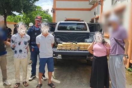 Các đối tượng cùng ma túy do Công an Điện Biên cùng các lực lượng phối hợp bắt giữ tại Lào. (Ảnh: Công an Điện Biên)