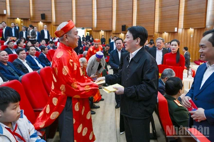 Chủ tịch nước Lương Cường thăm, chúc Tết người cao tuổi tỉnh Lào Cai.