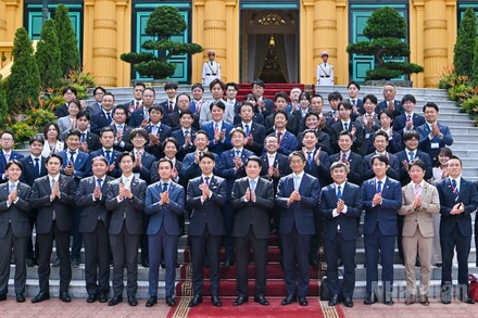 Chủ tịch nước Lương Cường và các đại biểu tại cuộc tiếp.