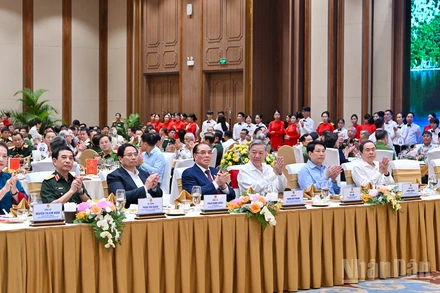 Tổng Bí thư Tô Lâm cùng các đồng chí lãnh đạo, nguyên lãnh đạo Đảng, Nhà nước dự buổi gặp mặt.