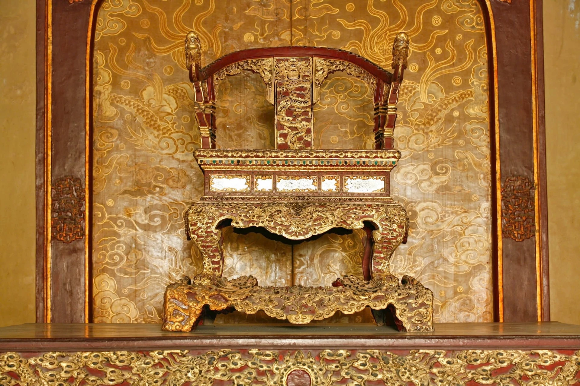 Hình ảnh ngai vua triều Nguyễn lưu trong Hồ sơ đề nghị công nhận bảo vật quốc gia. (Nguồn Cục Di sản văn hóa)