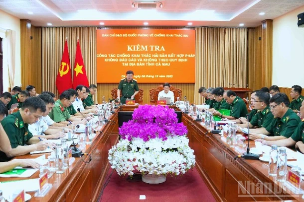 Đoàn công tác của Bộ Quốc phòng kiểm tra IUU tại Ban Chỉ huy Bộ đội Biên phòng Cà Mau. 