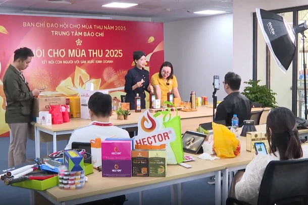 Phiên livestream tại Hội chợ Mùa Thu lần thứ I – 2025. 