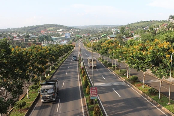 Đường Hồ Chí Minh đoạn qua thị xã Gia Nghĩa, tỉnh Đác Nông hôm nay.