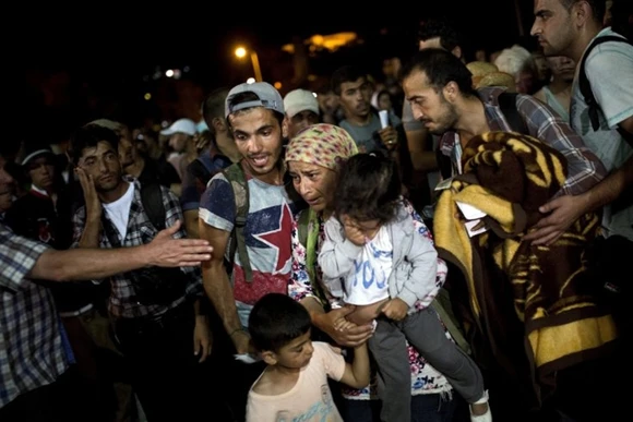 Đảo Lê-xbốt (Hy Lạp) hiện trong tình trạng như đang ở cạnh thùng thuốc súng khi hàng nghìn người tị nạn kéo đến. Ảnh IBI