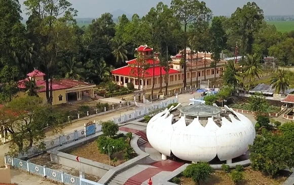 Toàn cảnh khu di tích lịch sử quốc gia Nhà mồ chứng tích diệt chủng của lính Pôn Pốt ở thị trấn Ba Chúc, huyện Tri Tôn (An Giang).