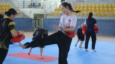 Các vận động viên đang tích cực luyện tập để tham gia giải đấu.