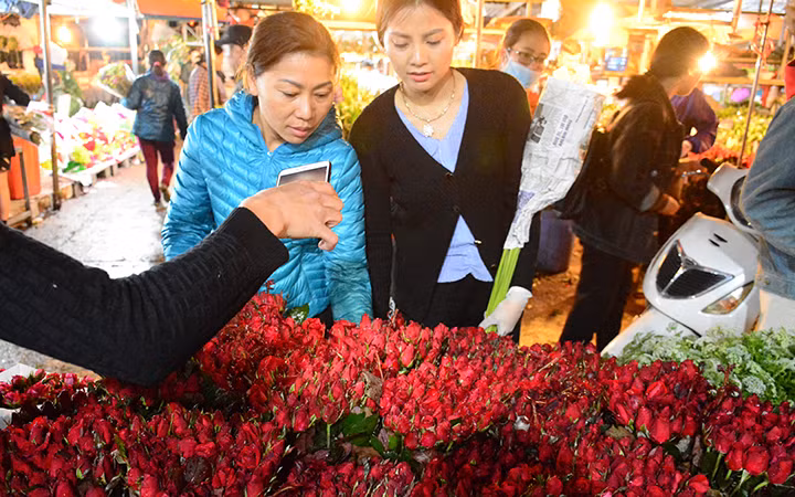 Nhộn nhịp chợ hoa đêm Quảng Bá ảnh 9