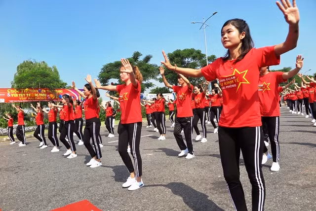 Ngày hội công nhân - phiên chợ nghĩa tình năm 2019 ảnh 2