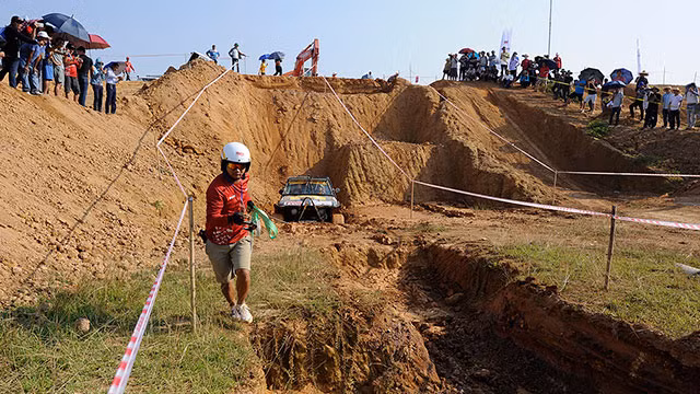 Hấp dẫn đua xe ô-tô địa hình ảnh 4