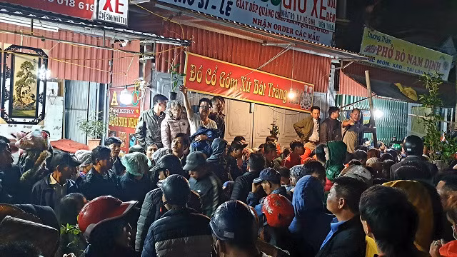 Ngất xỉu vì chen lấn giữa chợ Viềng Nam Định ảnh 12