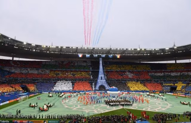 Lễ khai mạc Euro 2016 đậm nét văn hóa và sắc mầu ảnh 7 Lễ khai mạc Euro 2016 đậm nét văn hóa và sắc mầu ảnh 7