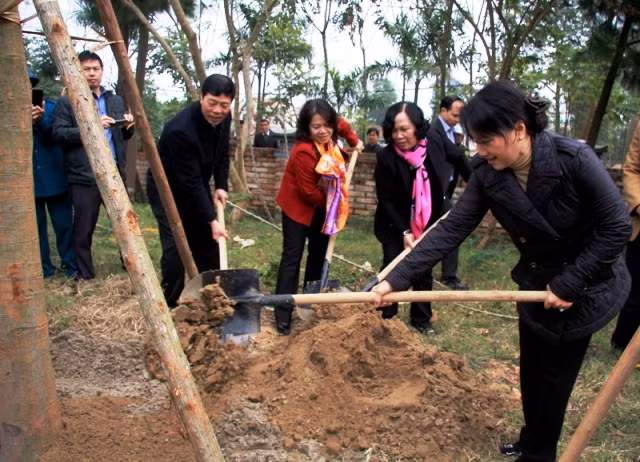 Đồng chí Nguyễn Thị Kim Ngân thăm, tặng quà Tết ở Bắc Giang ảnh 2