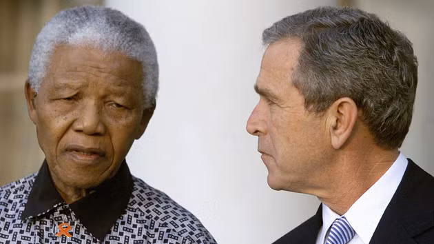 Cuộc đời và sự nghiệp của cựu Tổng thống Nam Phi Nelson Mandela qua ảnh ảnh 15