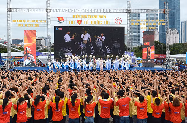 Hàng nghìn đoàn viên, thanh niên hát Quốc ca dưới cờ Tổ quốc ảnh 7 Hàng nghìn đoàn viên, thanh niên hát Quốc ca dưới cờ Tổ quốc ảnh 7